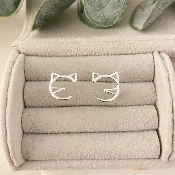 925 Sterling Silver Tiny Cat Studs Small Cat Earrings Kitty Stud Earrings - Picture 1 of 4